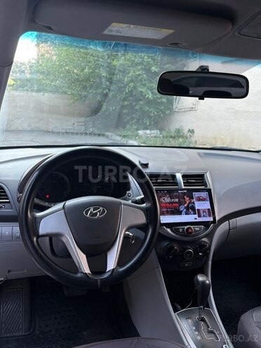 Hyundai Accent-8