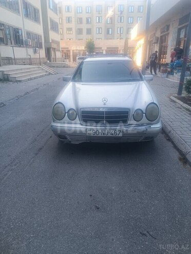 Mercedes E 220-1