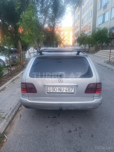 Mercedes E 220-3