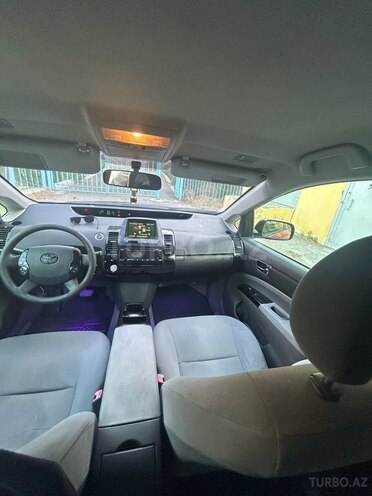 Toyota Prius-5
