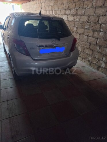 Toyota Vitz-4