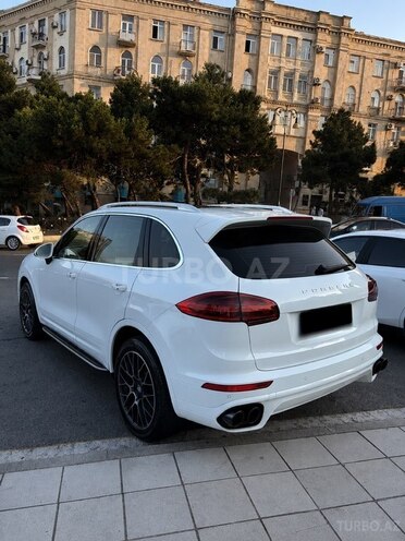 Porsche Cayenne-4