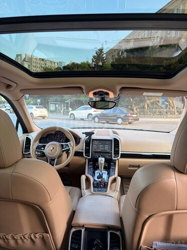 Porsche Cayenne-11