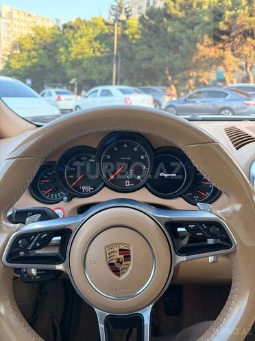 Porsche Cayenne-12