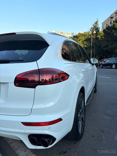 Porsche Cayenne-8