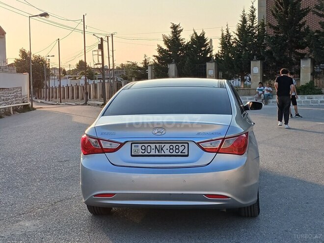 Hyundai Sonata-2