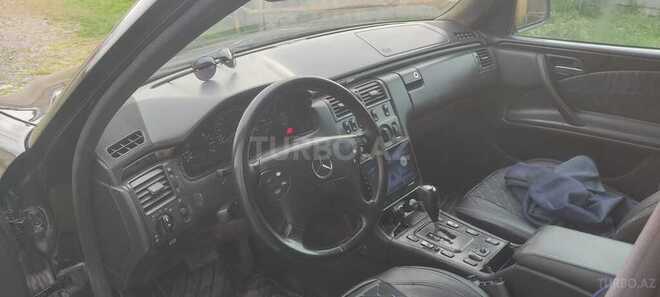 Mercedes E 220-6