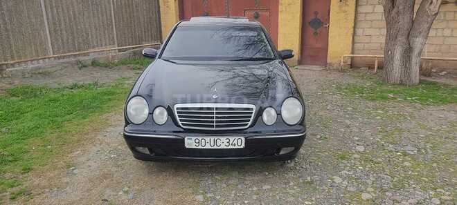 Mercedes E 220-1