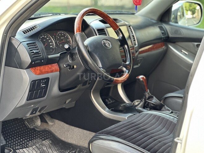 Toyota Land Cruiser Prado-12