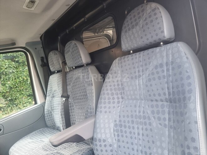 Ford Transit-15