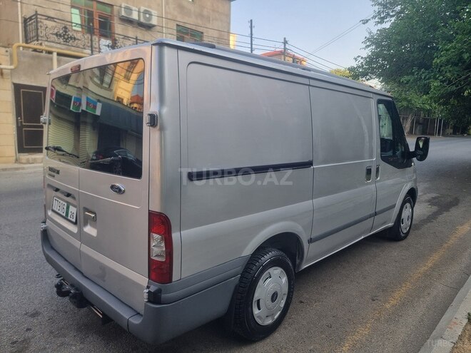 Ford Transit-17