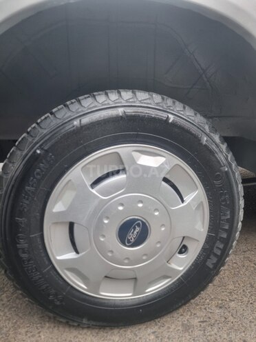 Ford Transit-5