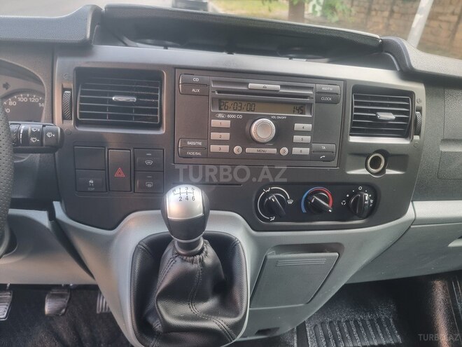 Ford Transit-12