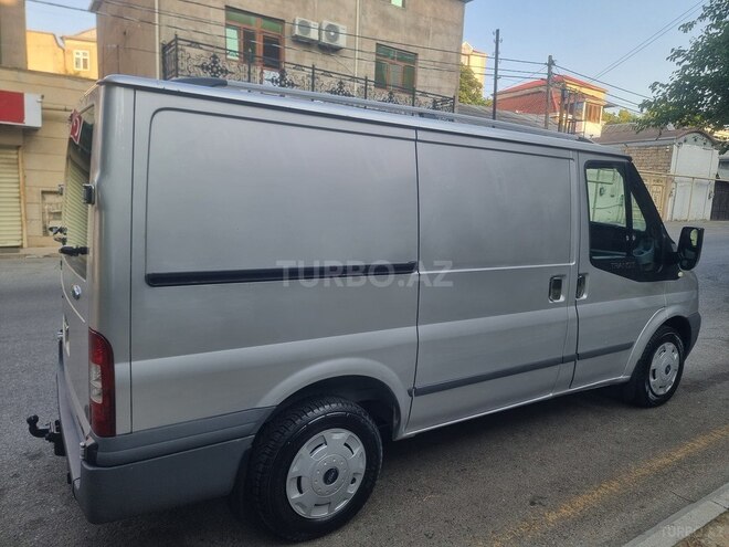 Ford Transit-4