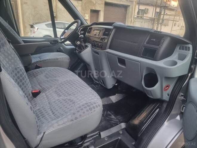 Ford Transit-6