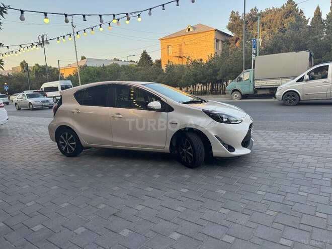 Toyota Aqua-3