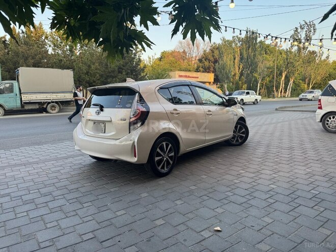 Toyota Aqua-4