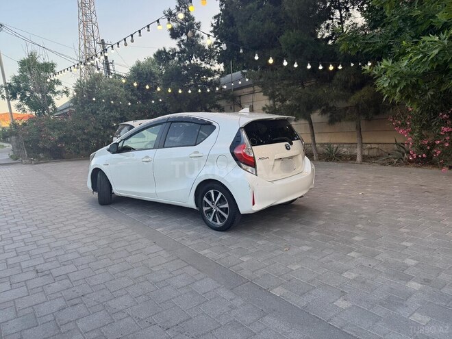 Toyota Aqua-5