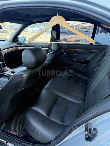 BMW 523-9