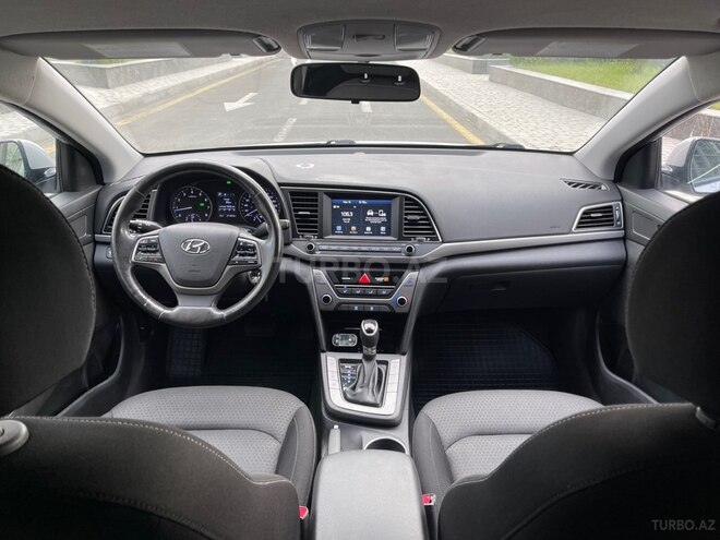 Hyundai Elantra-3