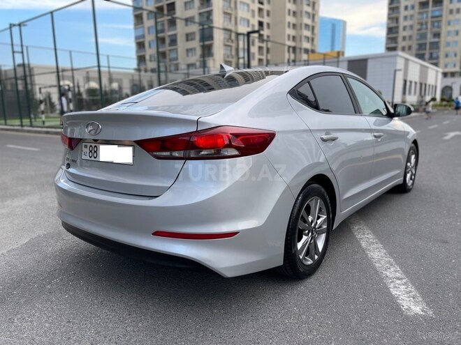 Hyundai Elantra-7