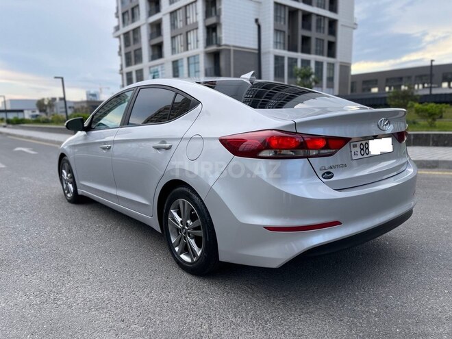 Hyundai Elantra-6