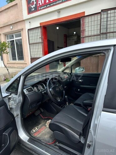 Nissan Tiida-4