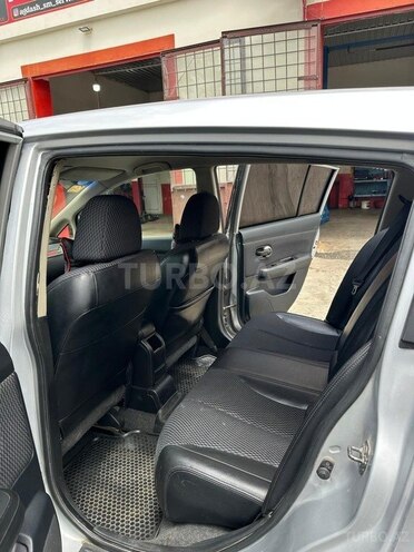 Nissan Tiida-5