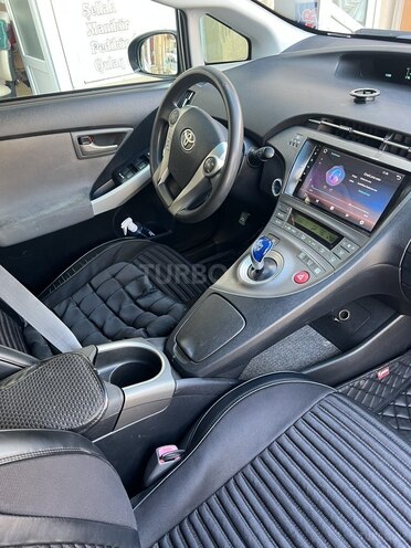 Toyota Prius-6