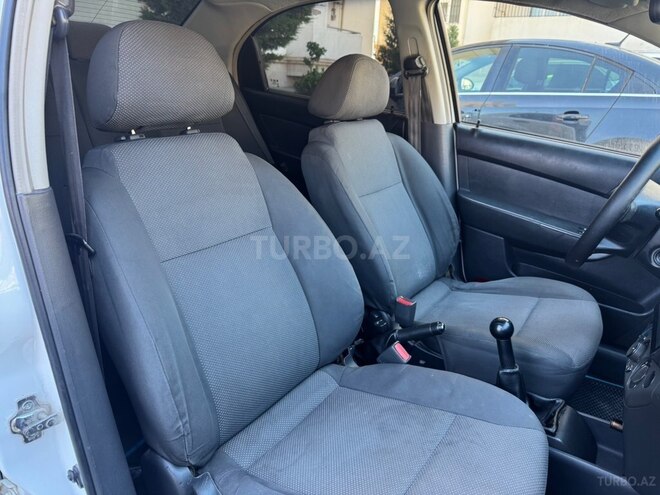 Chevrolet Aveo-5
