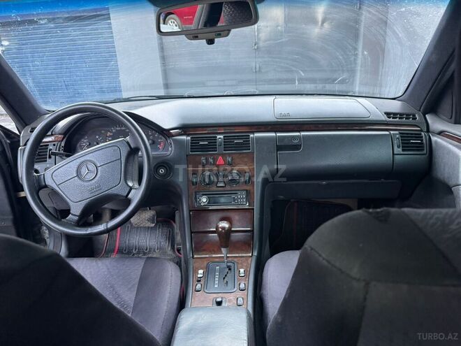 Mercedes E 220-4