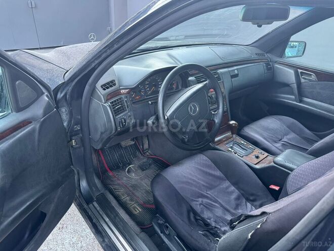 Mercedes E 220-7