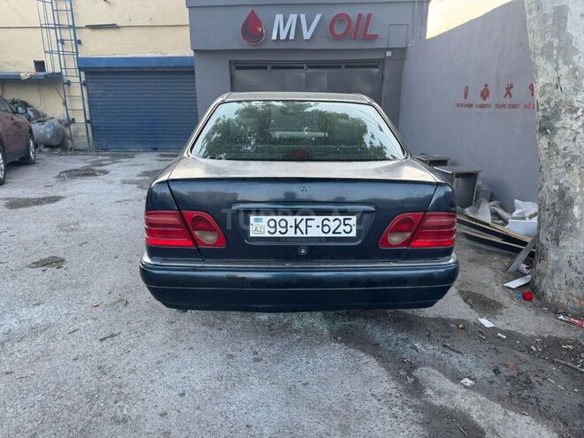 Mercedes E 220-2
