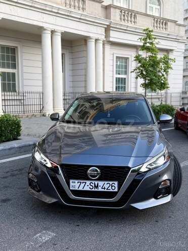 Nissan Altima-1