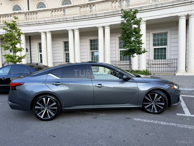 Nissan Altima-4