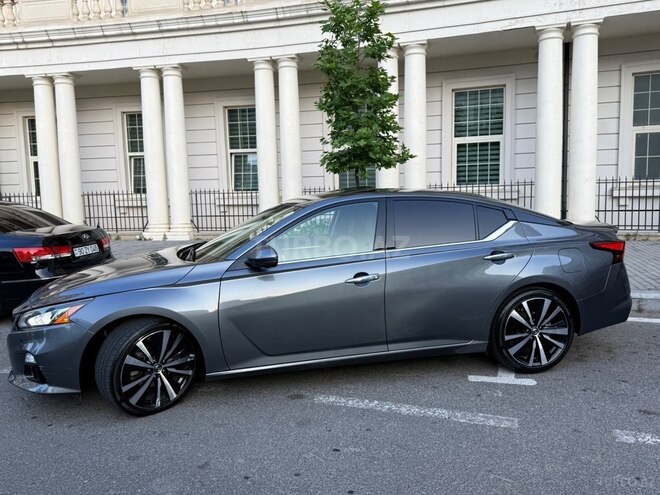 Nissan Altima-2