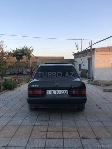 Mercedes 190-4