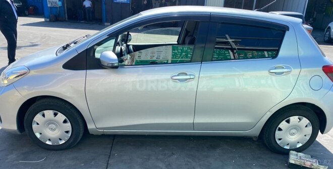 Toyota Vitz-4