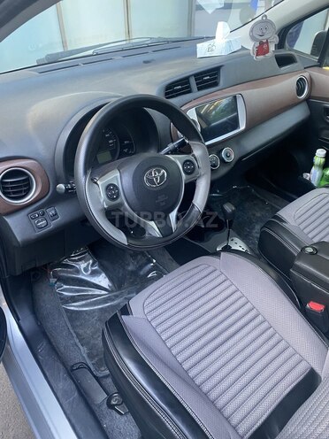 Toyota Vitz-7