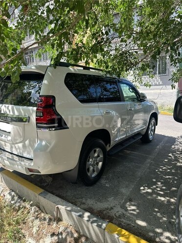 Toyota Land Cruiser Prado-5