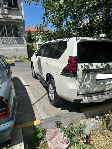 Toyota Land Cruiser Prado-4