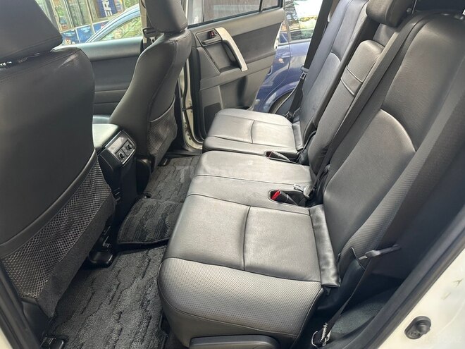 Toyota Land Cruiser Prado-9