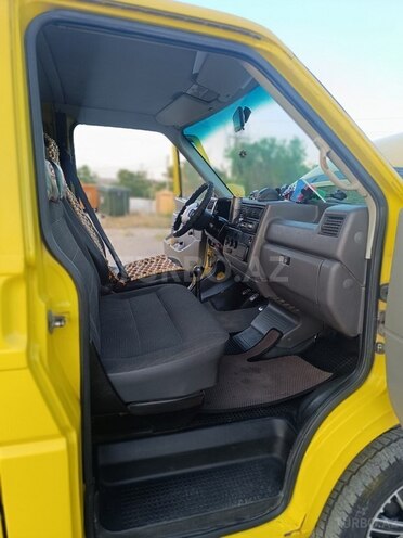 Volkswagen Transporter-5