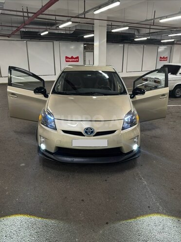 Toyota Prius-5