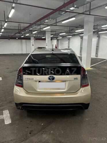 Toyota Prius-3