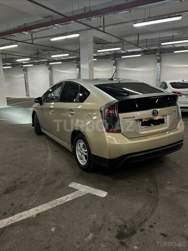Toyota Prius-4
