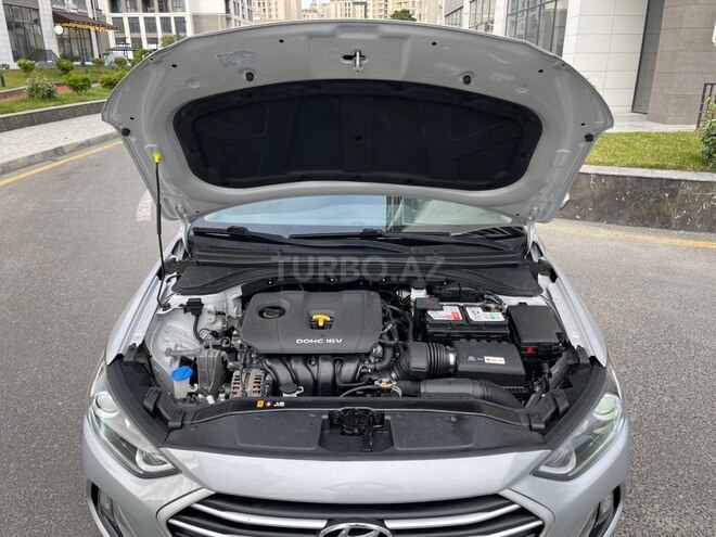 Hyundai Elantra-16
