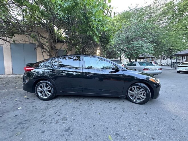 Hyundai Elantra-2