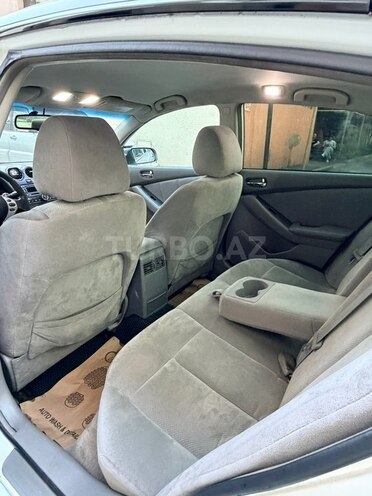 Nissan Altima-8