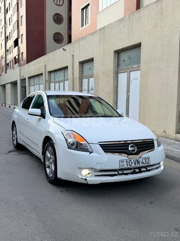 Nissan Altima-2